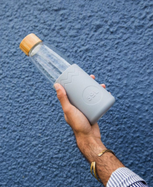 SOL Bottles vattenflaska i glas, silikon och bambu, 750 ml